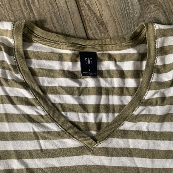 Stripped Green V-Neck Tee Gap - Picture 2 of 2